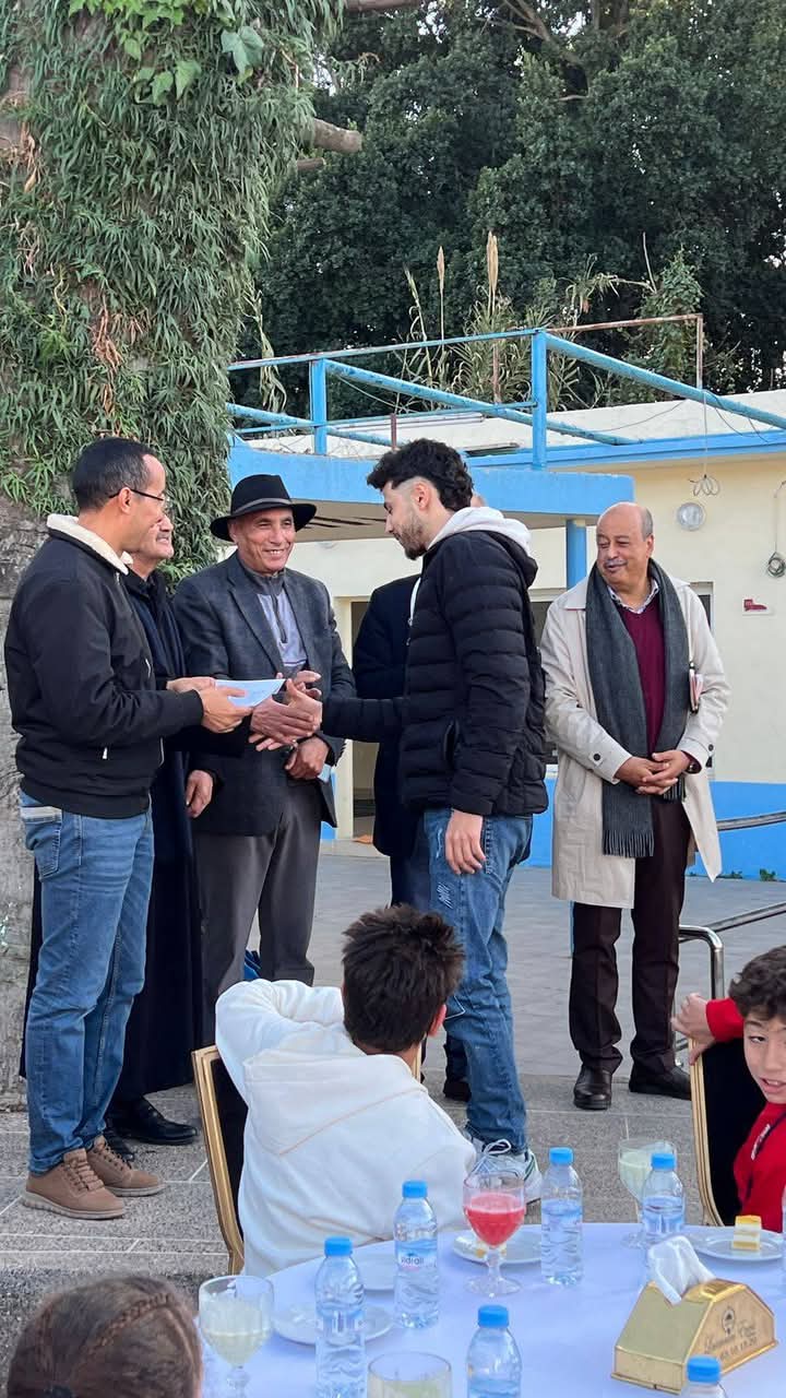 المكتب المديري لجمعية النادي الرياضي المكناسي يكافئ سباحي النادي  تقديرا لإنجازاتهم في البطولة الشتوية .