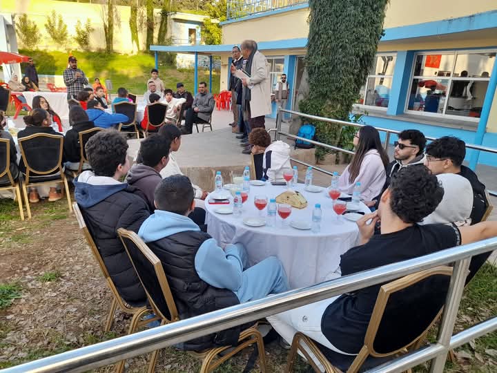 المكتب المديري لجمعية النادي الرياضي المكناسي يكافئ سباحي النادي  تقديرا لإنجازاتهم في البطولة الشتوية .