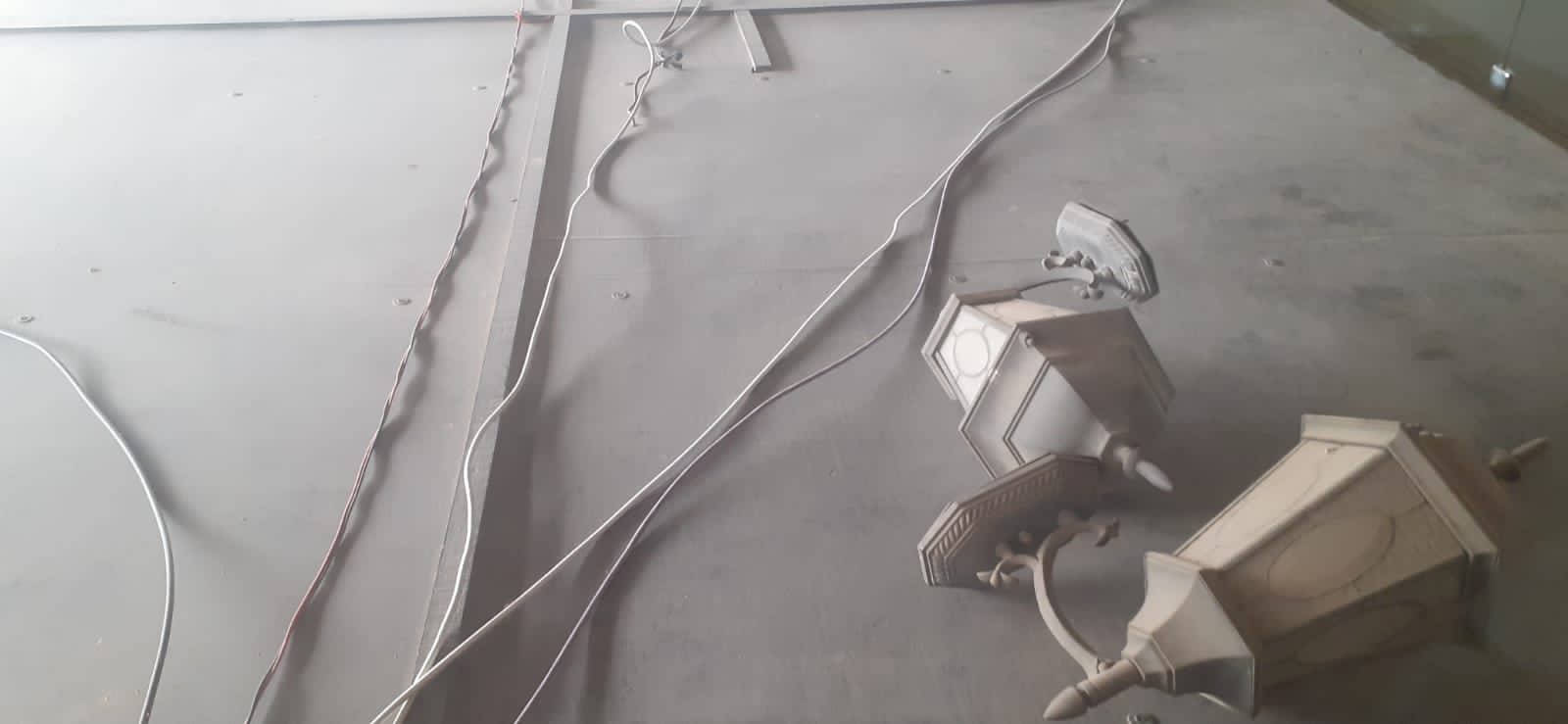 إقامة بالمدينة الجديدة تتواجد بساحة الوحدة الإفريقية تشتكي من مقهى تحتل عموم ممر الراجلين.