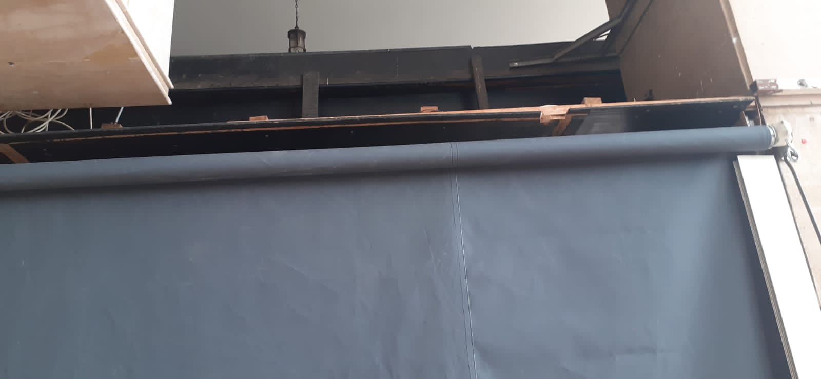 إقامة بالمدينة الجديدة تتواجد بساحة الوحدة الإفريقية تشتكي من مقهى تحتل عموم ممر الراجلين.