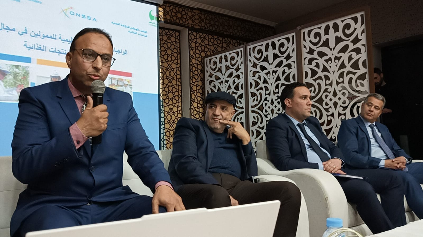 أرباب قاعات الحفلات يلتئمون بمكناس في لقائهم التواصلي الخامس ويطالبون بوضع إطار قانوني لعملهم كقطاع قائم الذات أرباب قاعات الحفلات يلتئمون بمكناس في لقائهم التواصلي الخامس ويطالبون بوضع إطار قانوني لعملهم كقطاع قائم الذات