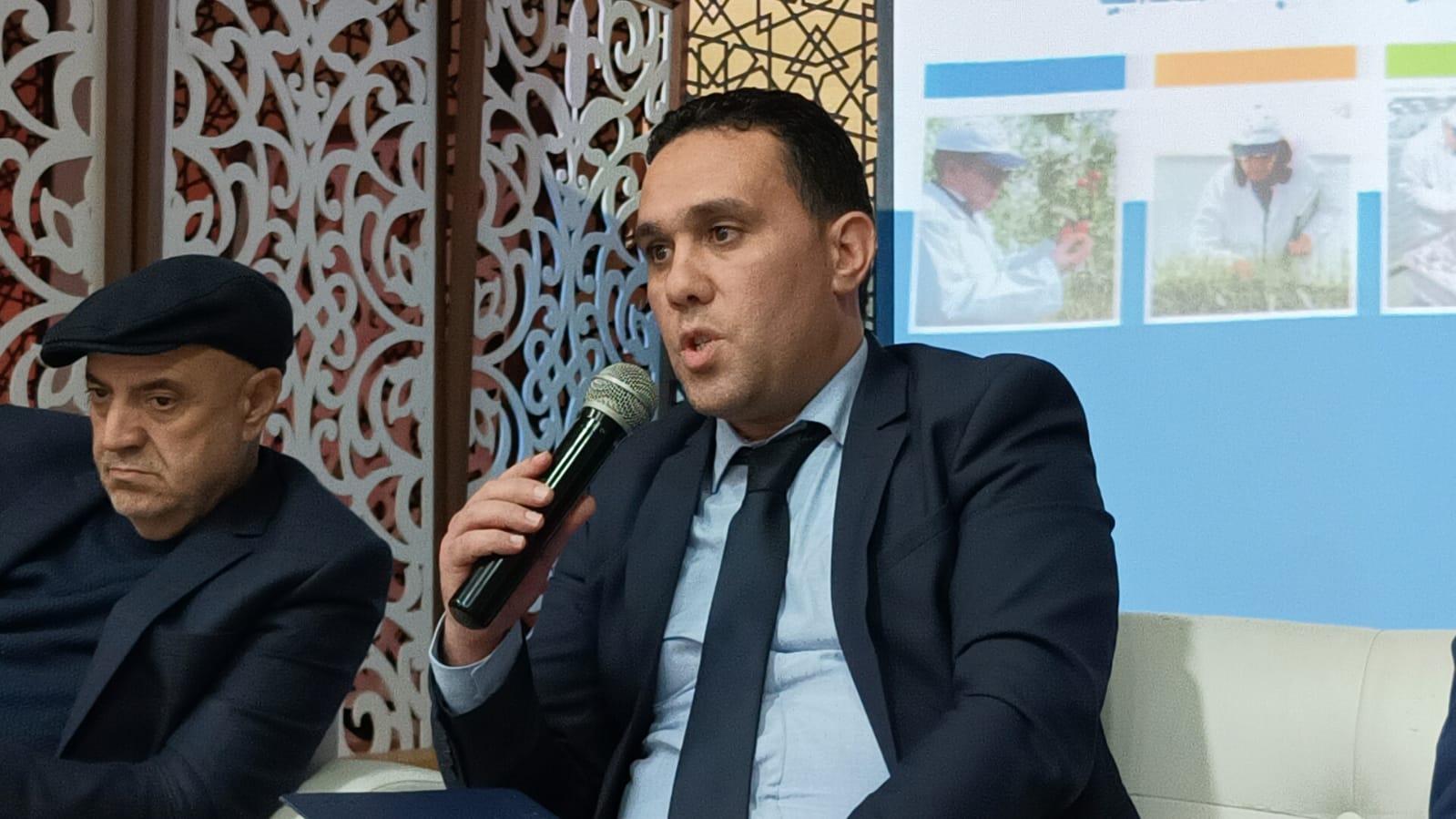 أرباب قاعات الحفلات يلتئمون بمكناس في لقائهم التواصلي الخامس ويطالبون بوضع إطار قانوني لعملهم كقطاع قائم الذات أرباب قاعات الحفلات يلتئمون بمكناس في لقائهم التواصلي الخامس ويطالبون بوضع إطار قانوني لعملهم كقطاع قائم الذات