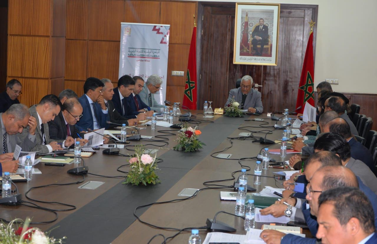 في إطار المخطط الإقليمي للتنمية البشرية بعمالة مكناس المصادقة على 33 مشروعا لفائدة  13508  مستفيدا و مستفيدة بغلاف مالي حدد في  18,5مليون درهم