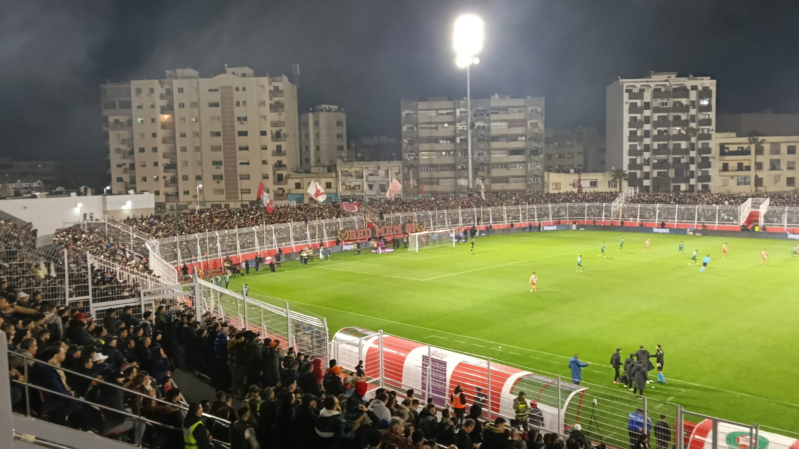 النادي الرياضي المكناسي ضيع احتلال رتبة الأمان بانهزامه أمام الرجاء البيضاوي برسم الجولة 24 من الدوري الاحترافي لكرة القدم. النادي الرياضي المكناسي ضيع احتلال رتبة الأمان بانهزامه أمام الرجاء البيضاوي برسم الجولة 24 من الدوري الاحترافي لكرة القدم.