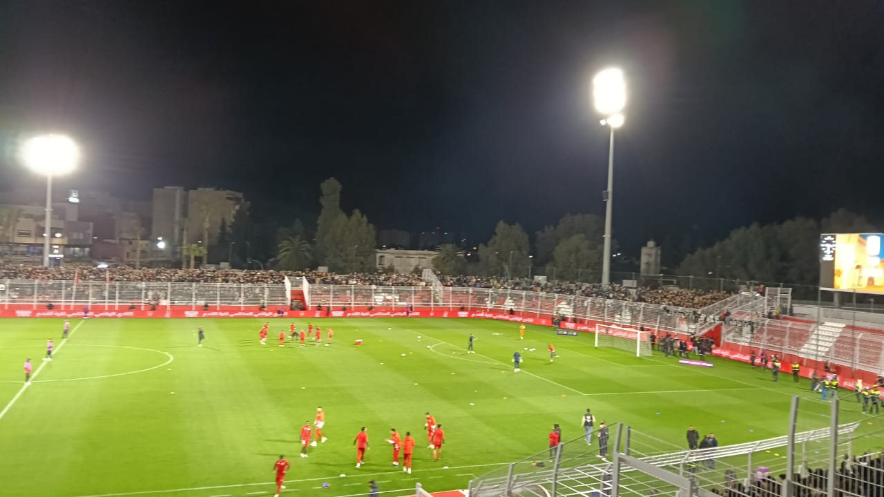 النادي الرياضي المكناسي ضيع احتلال رتبة الأمان بانهزامه أمام الرجاء البيضاوي برسم الجولة 24 من الدوري الاحترافي لكرة القدم. النادي الرياضي المكناسي ضيع احتلال رتبة الأمان بانهزامه أمام الرجاء البيضاوي برسم الجولة 24 من الدوري الاحترافي لكرة القدم.