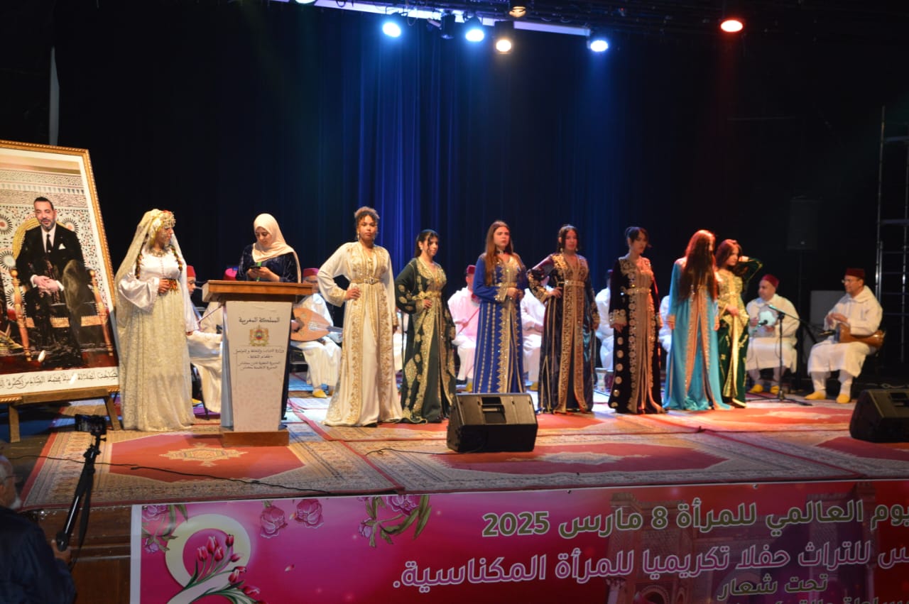 تكريمات وازنة للمرأة المكناسية واحتفال بهيج في ليلة ربانية من تنظيم جمعية مكناس للتراث.