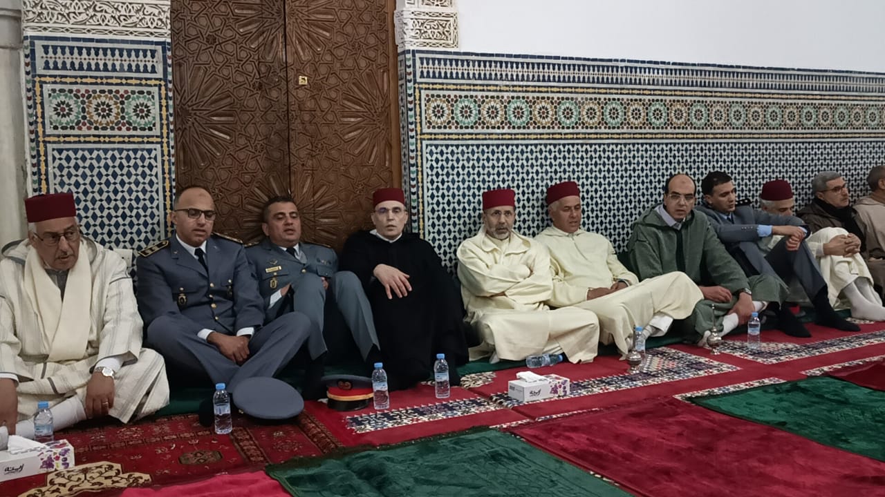 عامل عمالة مكناس يترأس بمسجد ” الكبير بالمدينة القديمة” حفلا دينيا إحياء لليلة القدر المباركة عامل عمالة مكناس يترأس بمسجد ” الكبير بالمدينة القديمة” حفلا دينيا إحياء لليلة القدر المباركة