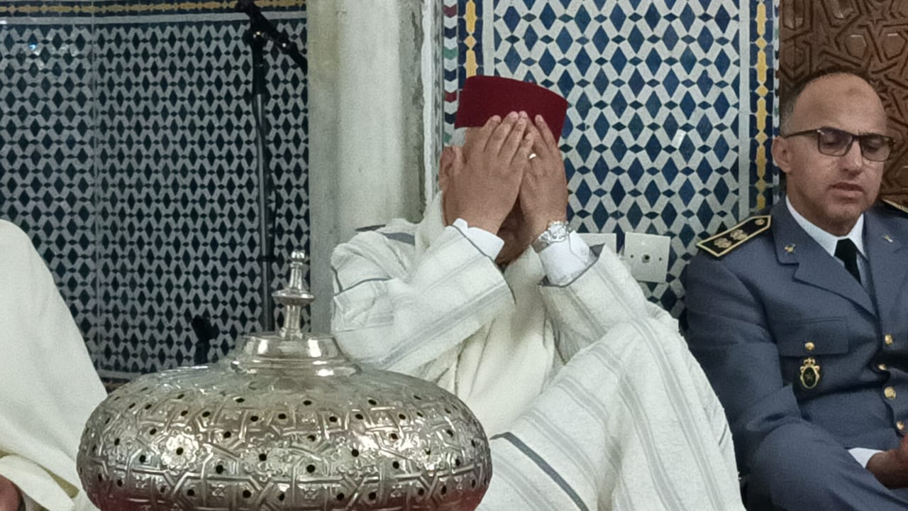 عامل عمالة مكناس يترأس بمسجد ” الكبير بالمدينة القديمة” حفلا دينيا إحياء لليلة القدر المباركة عامل عمالة مكناس يترأس بمسجد ” الكبير بالمدينة القديمة” حفلا دينيا إحياء لليلة القدر المباركة