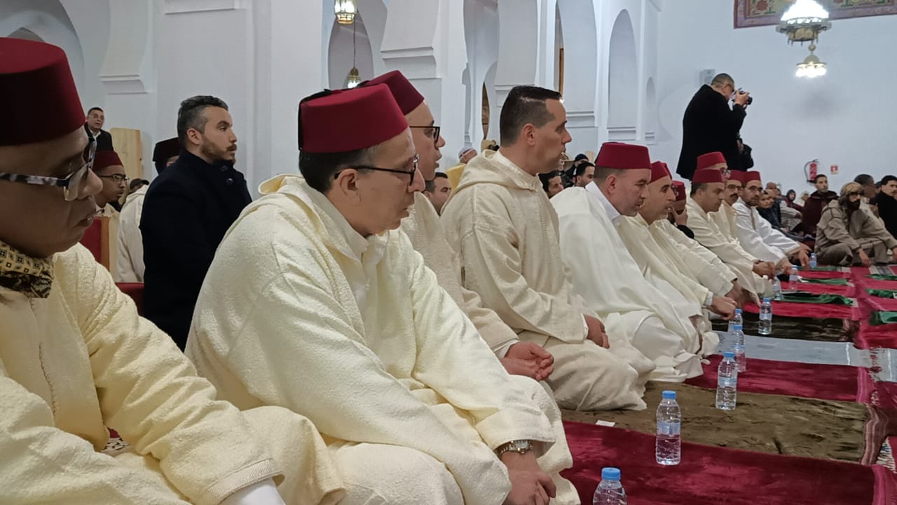 عامل عمالة مكناس يترأس بمسجد ” الكبير بالمدينة القديمة” حفلا دينيا إحياء لليلة القدر المباركة عامل عمالة مكناس يترأس بمسجد ” الكبير بالمدينة القديمة” حفلا دينيا إحياء لليلة القدر المباركة