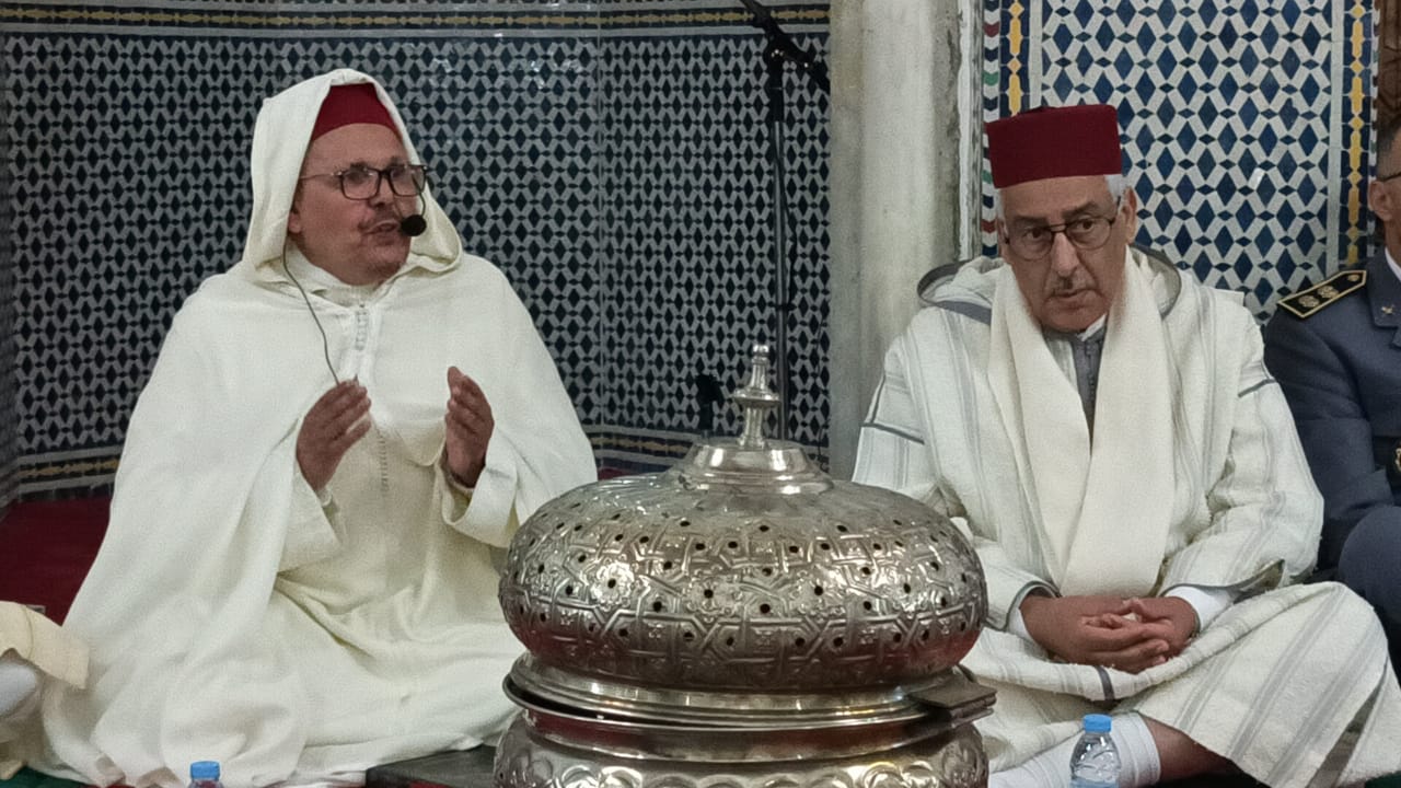 عامل عمالة مكناس يترأس بمسجد ” الكبير بالمدينة القديمة” حفلا دينيا إحياء لليلة القدر المباركة