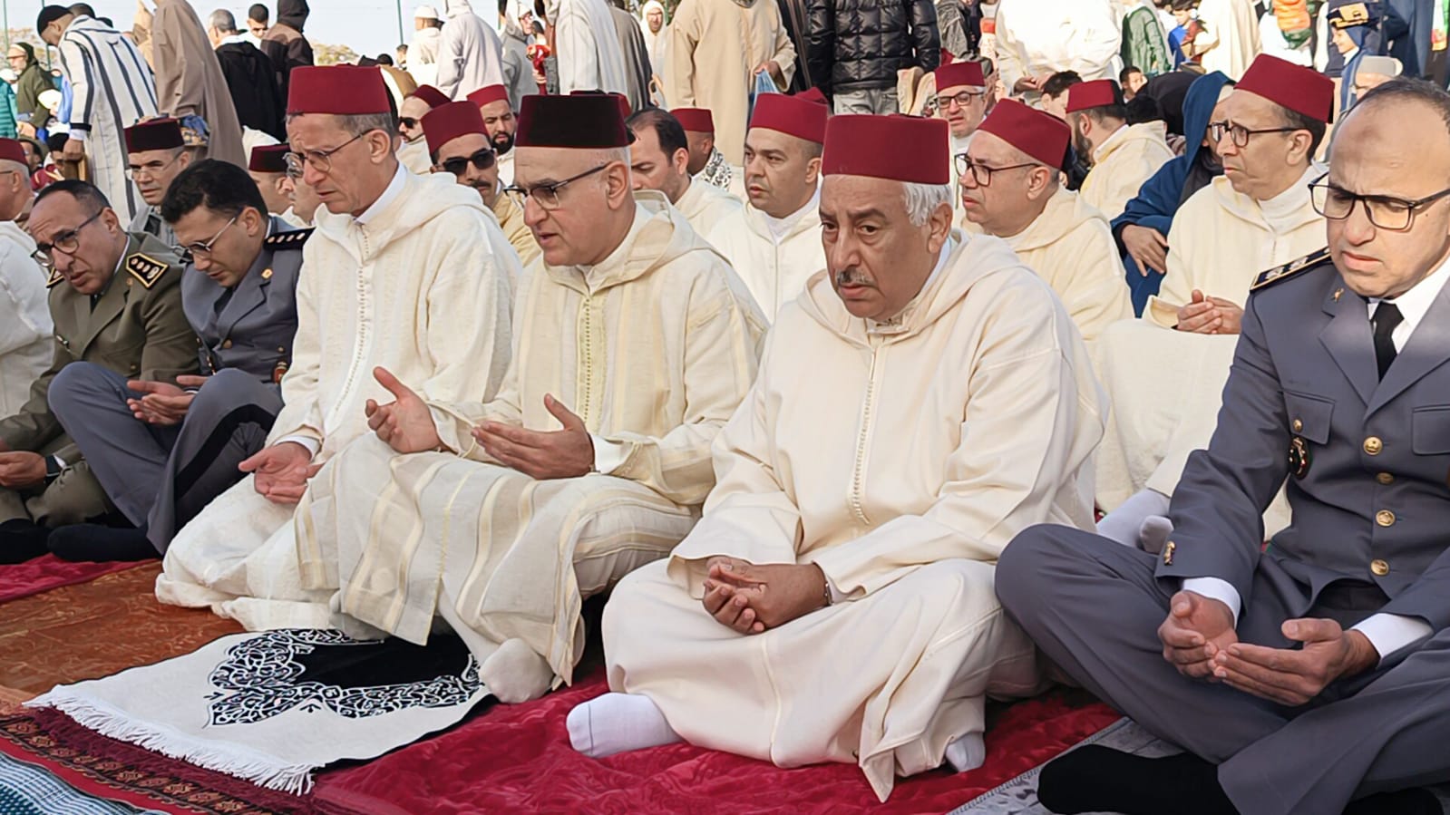 عامل عمالة مكناس يؤدي صلاة عيد الفطر بمصلى المنظر الجميل