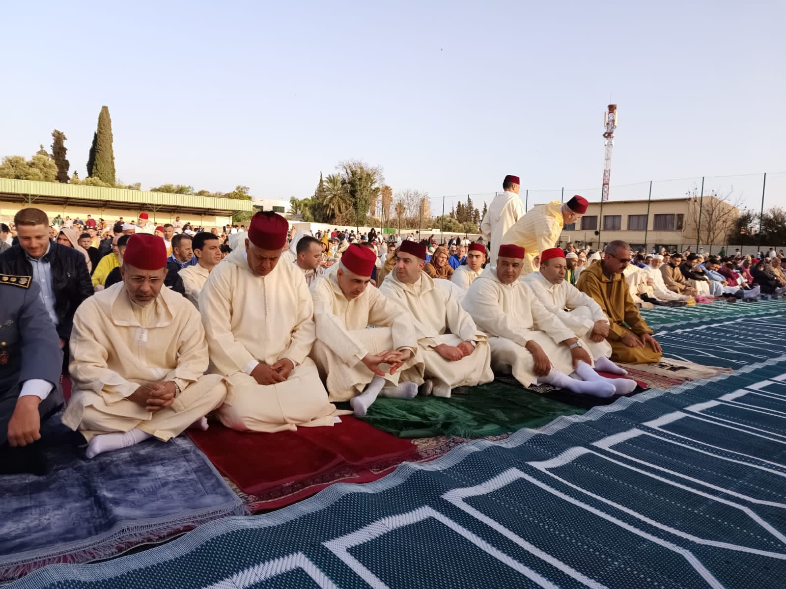 عامل عمالة مكناس يؤدي صلاة عيد الفطر بمصلى المنظر الجميل