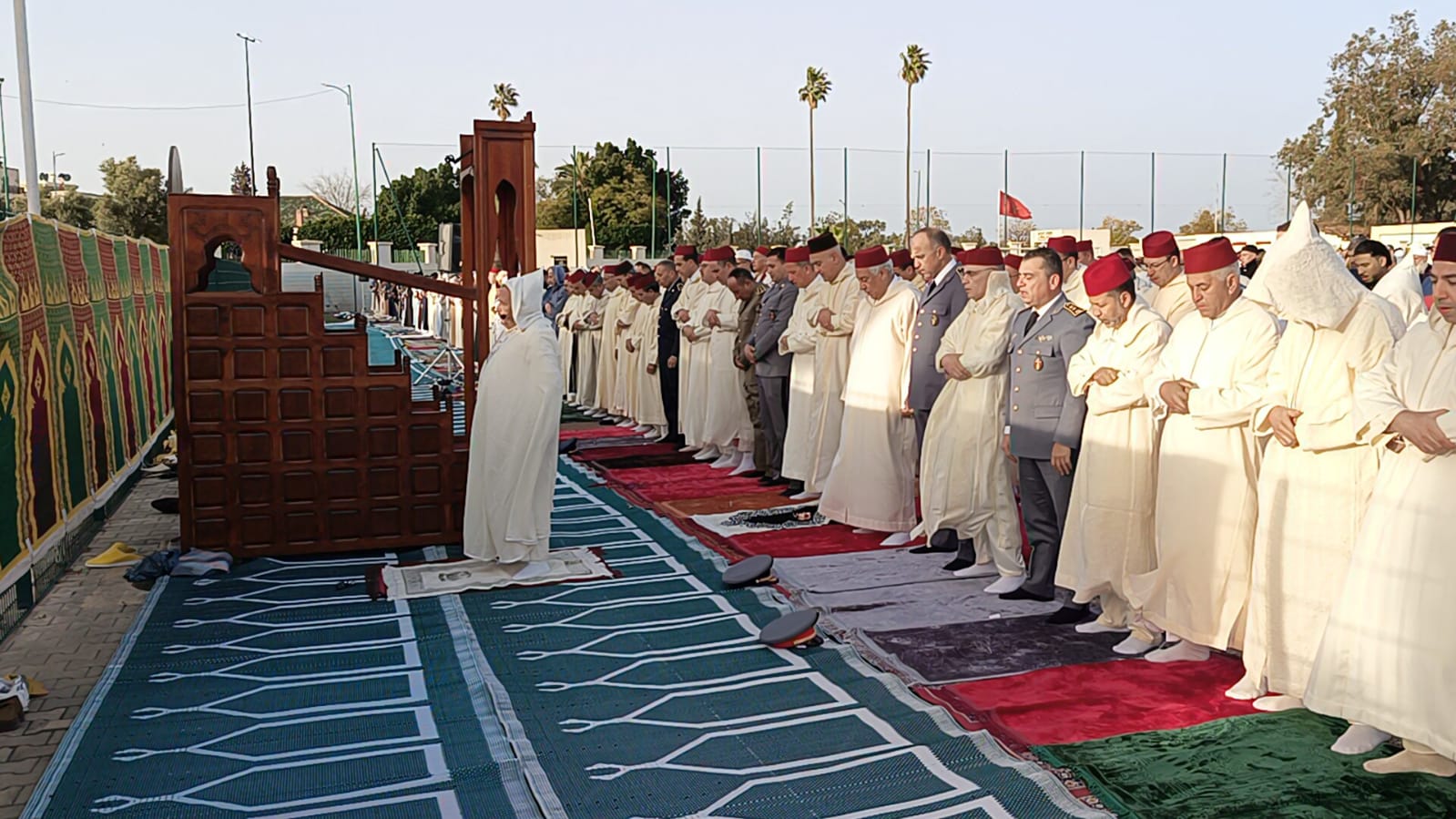 عامل عمالة مكناس يؤدي صلاة عيد الفطر بمصلى المنظر الجميل