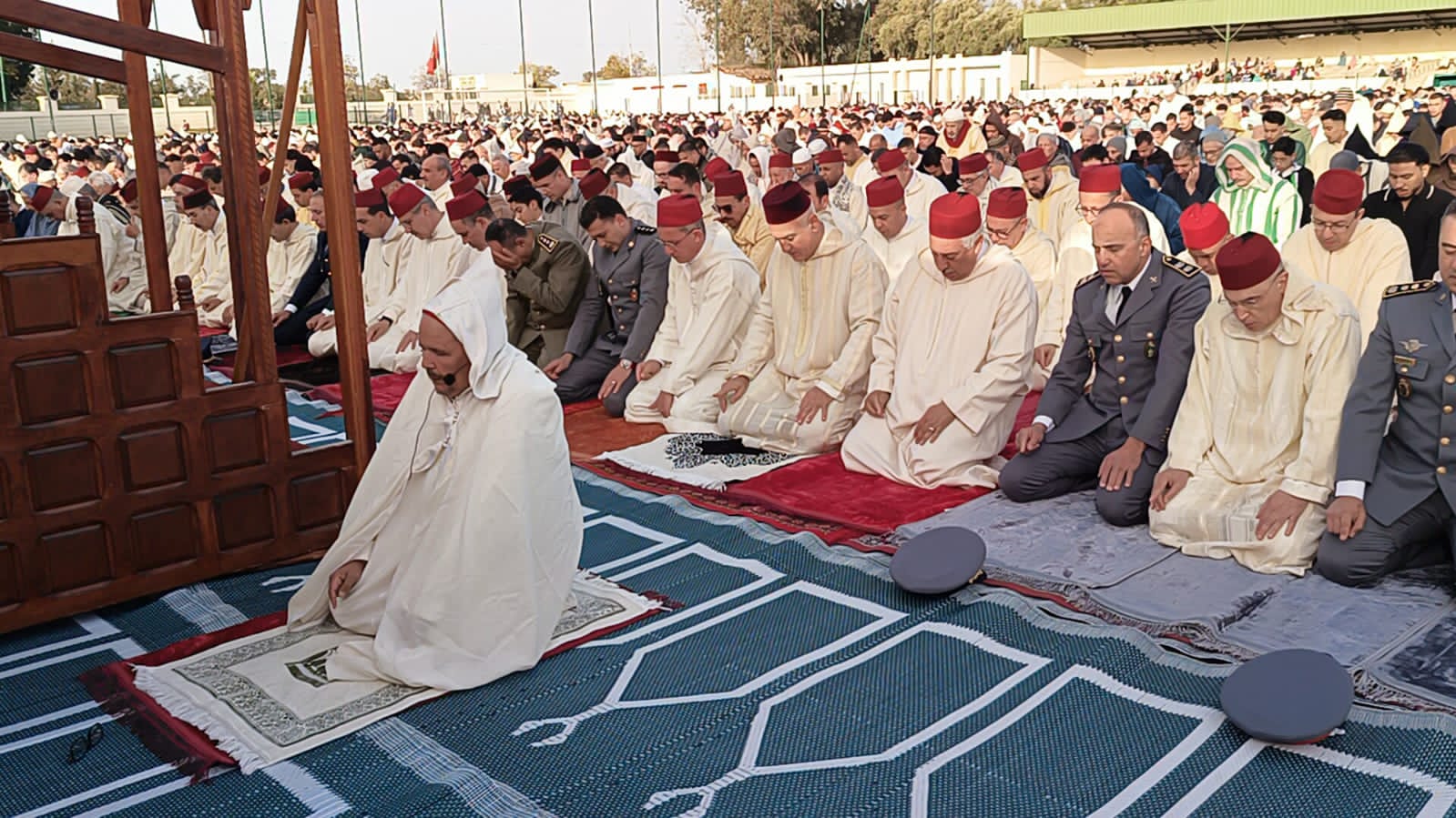 عامل عمالة مكناس يؤدي صلاة عيد الفطر بمصلى المنظر الجميل