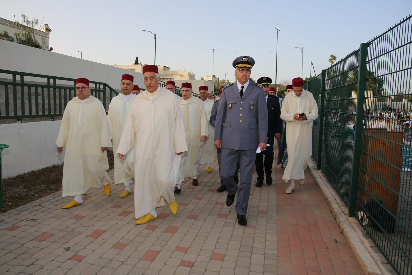 عامل عمالة مكناس يؤدي صلاة عيد الفطر بمصلى المنظر الجميل