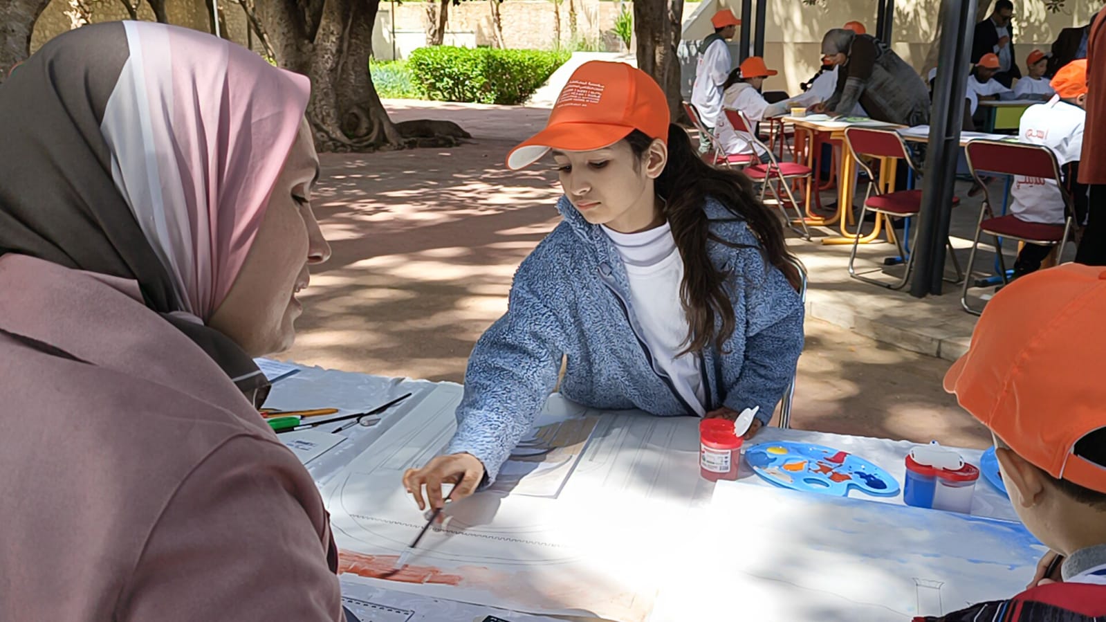 بمنتزه لحبول التاريخي.. المستفيدون من برنامج أرسم تراث مدينتي ” يجسدون حضارات مكناس ووليلي في لوحات فنية بمنتزه لحبول التاريخي.. المستفيدون من برنامج أرسم تراث مدينتي ” يجسدون حضارات مكناس ووليلي في لوحات فنية