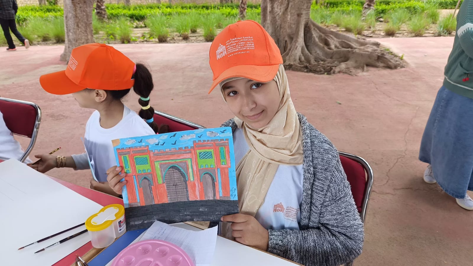 بمنتزه لحبول التاريخي.. المستفيدون من برنامج أرسم تراث مدينتي ” يجسدون حضارات مكناس ووليلي في لوحات فنية بمنتزه لحبول التاريخي.. المستفيدون من برنامج أرسم تراث مدينتي ” يجسدون حضارات مكناس ووليلي في لوحات فنية