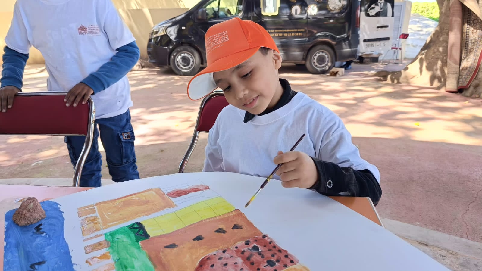 بمنتزه لحبول التاريخي.. المستفيدون من برنامج أرسم تراث مدينتي ” يجسدون حضارات مكناس ووليلي في لوحات فنية بمنتزه لحبول التاريخي.. المستفيدون من برنامج أرسم تراث مدينتي ” يجسدون حضارات مكناس ووليلي في لوحات فنية