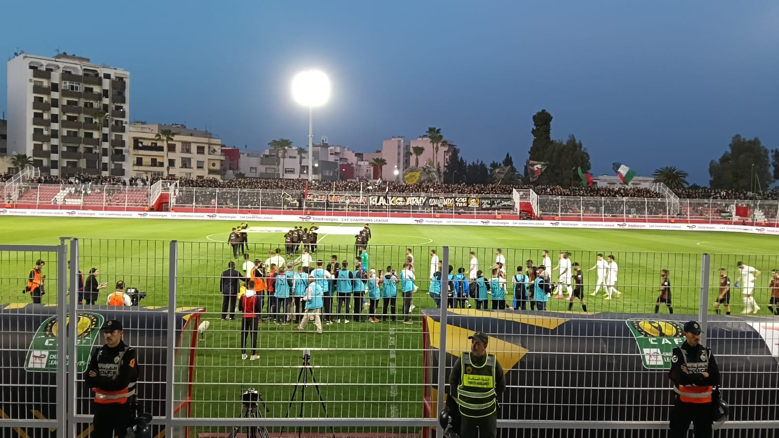 الأدوار الأمنية الكبرى في تأمين مباراة الجيش لكرة القدم والفريق المصري بيراميدز. الأدوار الأمنية الكبرى في تأمين مباراة الجيش لكرة القدم والفريق المصري بيراميدز.