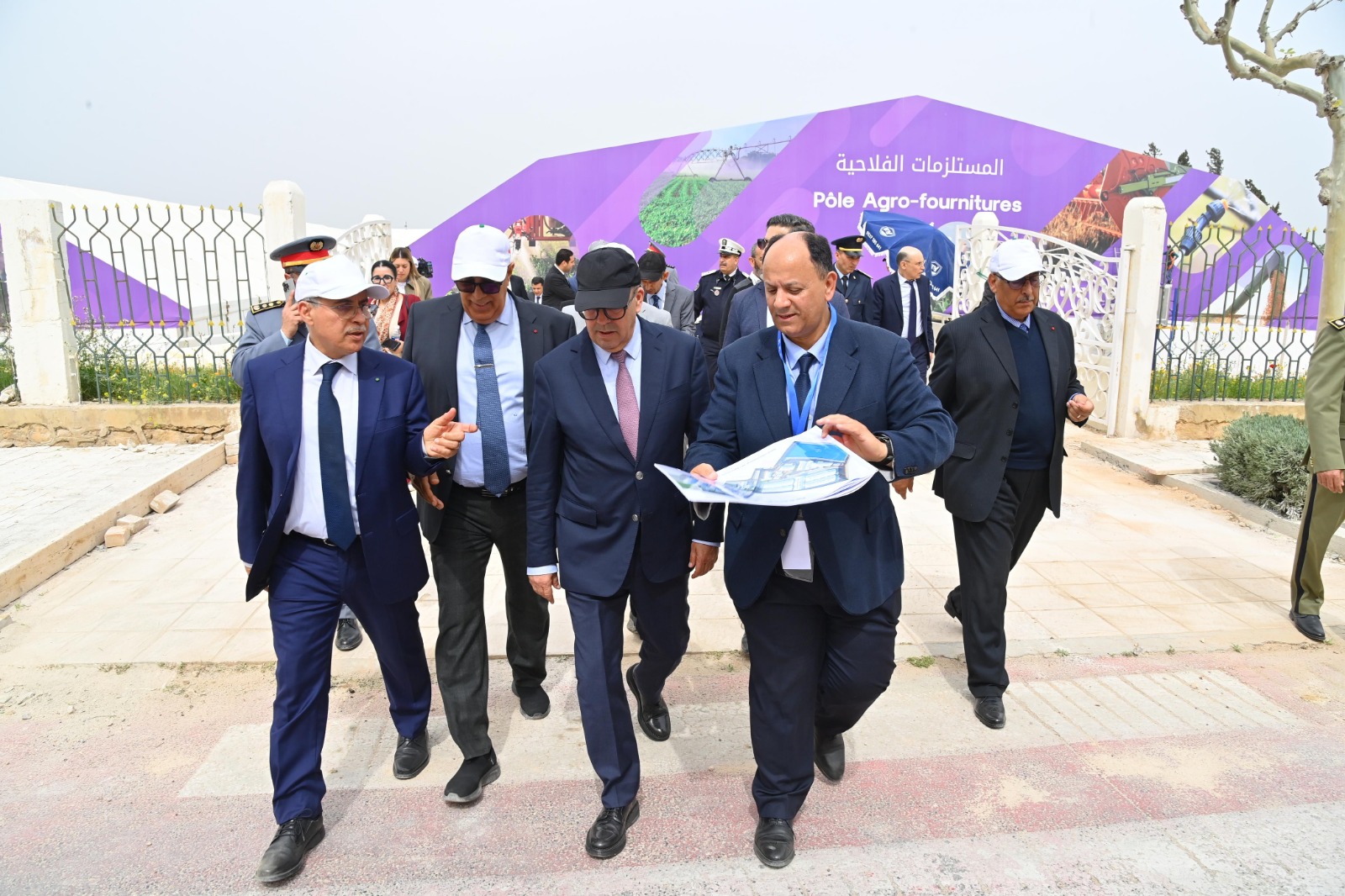 الوزير أحمد بواري يقوم بزيارة ورش تهيئة موقع المعرض الدولي للفلاحة بمكناس