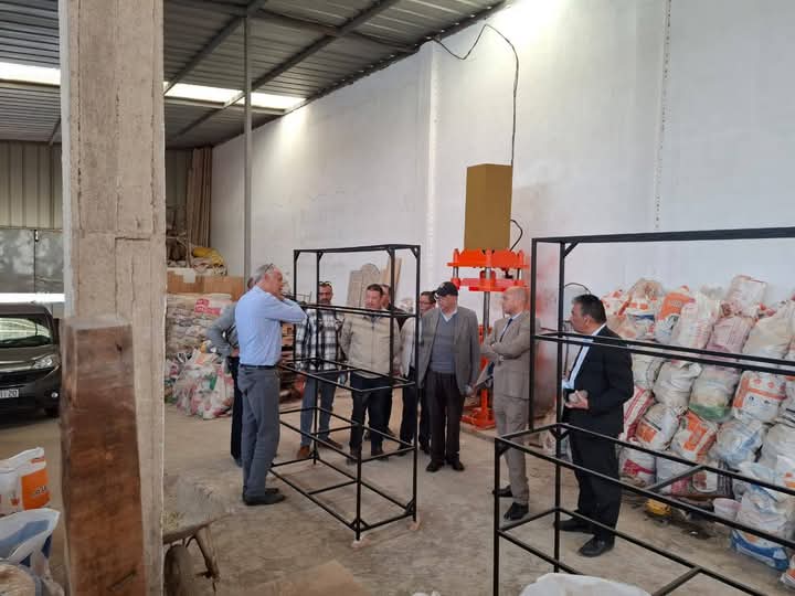 وفد من غرفة الصناعة التقليدية لجهة فاس مكناس يقوم بزيارة عمل للحي الحرفي الرميكة قصد للإطلاع على مختلف الورشات