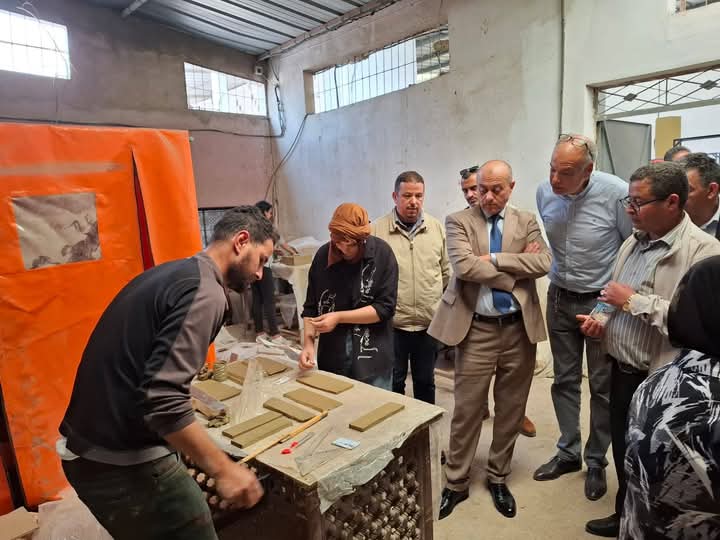 وفد من غرفة الصناعة التقليدية لجهة فاس مكناس يقوم بزيارة عمل للحي الحرفي الرميكة قصد للإطلاع على مختلف الورشات