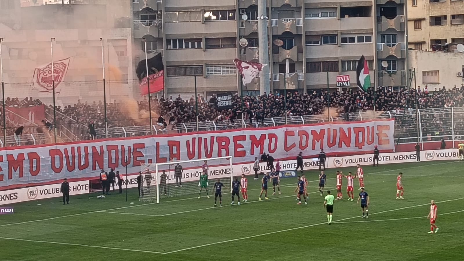 ضربة حظ من اللاعب أنس المهراوي تهدي النادي المكناسي فوزا ثمينا.