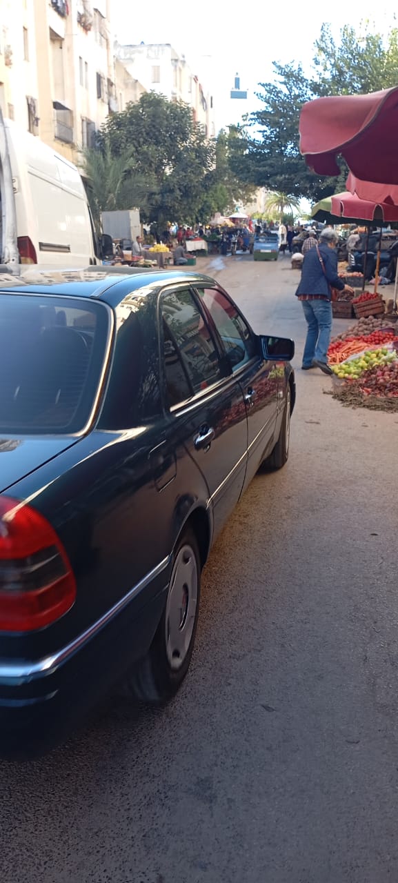 ساكنة المنصور تتنفس الصعداء بعد اخلاء السويقة العشوائية من الباعة المتجولين ساكنة المنصور تتنفس الصعداء بعد اخلاء السويقة العشوائية من الباعة المتجولين