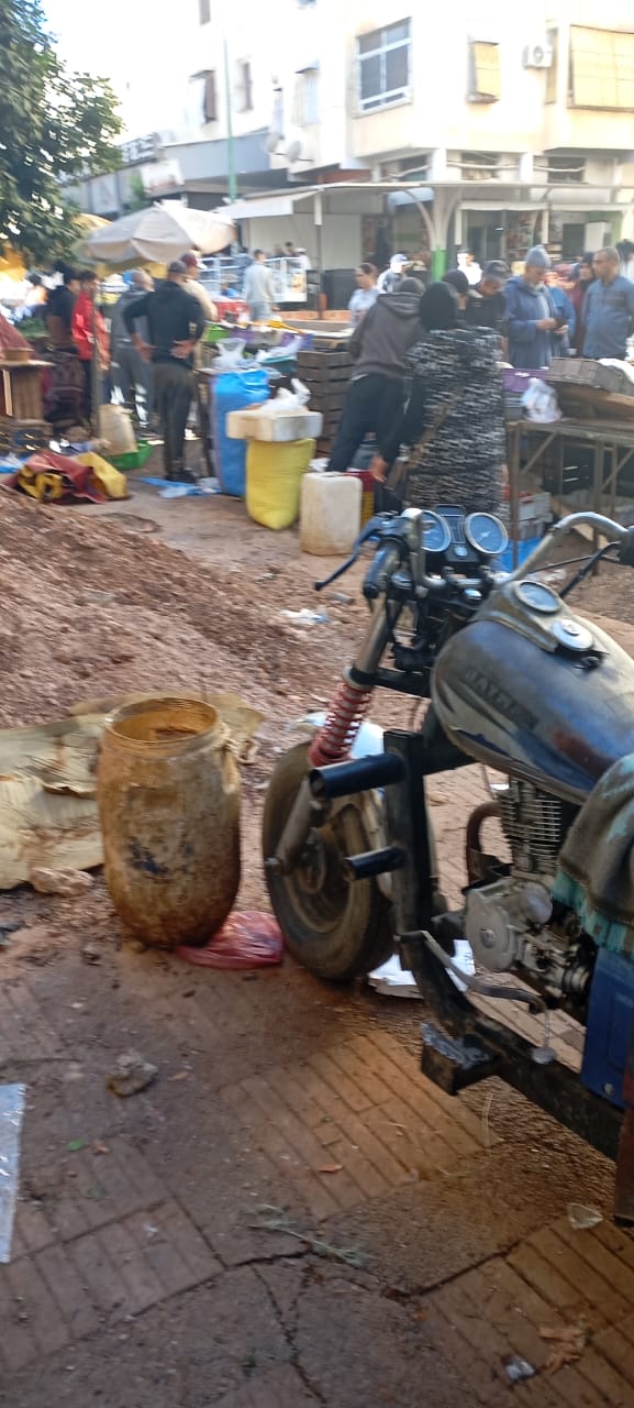 ساكنة المنصور تتنفس الصعداء بعد اخلاء السويقة العشوائية من الباعة المتجولين ساكنة المنصور تتنفس الصعداء بعد اخلاء السويقة العشوائية من الباعة المتجولين