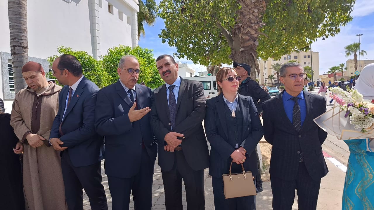 هو الأول من نوعه بالمغرب....كاتب الدولة في الصناعة التقليدية يفتتح أول قطب في صناعة الزجاج بالمعهد المتخصص في فنون الصناعة التقليدية بمكناس هو الأول من نوعه بالمغرب....كاتب الدولة في الصناعة التقليدية يفتتح أول قطب في صناعة الزجاج بالمعهد المتخصص في فنون الصناعة التقليدية بمكناس