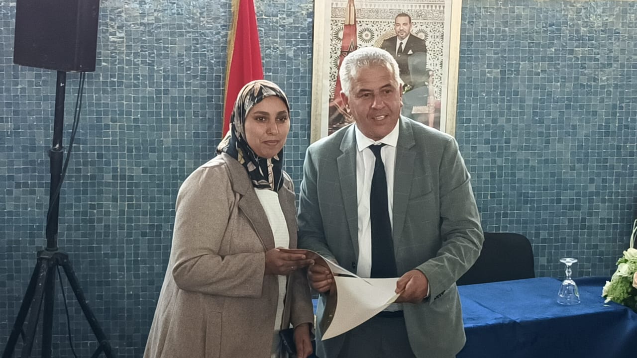 هو الأول من نوعه بالمغرب....كاتب الدولة في الصناعة التقليدية يفتتح أول قطب في صناعة الزجاج بالمعهد المتخصص في فنون الصناعة التقليدية بمكناس هو الأول من نوعه بالمغرب....كاتب الدولة في الصناعة التقليدية يفتتح أول قطب في صناعة الزجاج بالمعهد المتخصص في فنون الصناعة التقليدية بمكناس