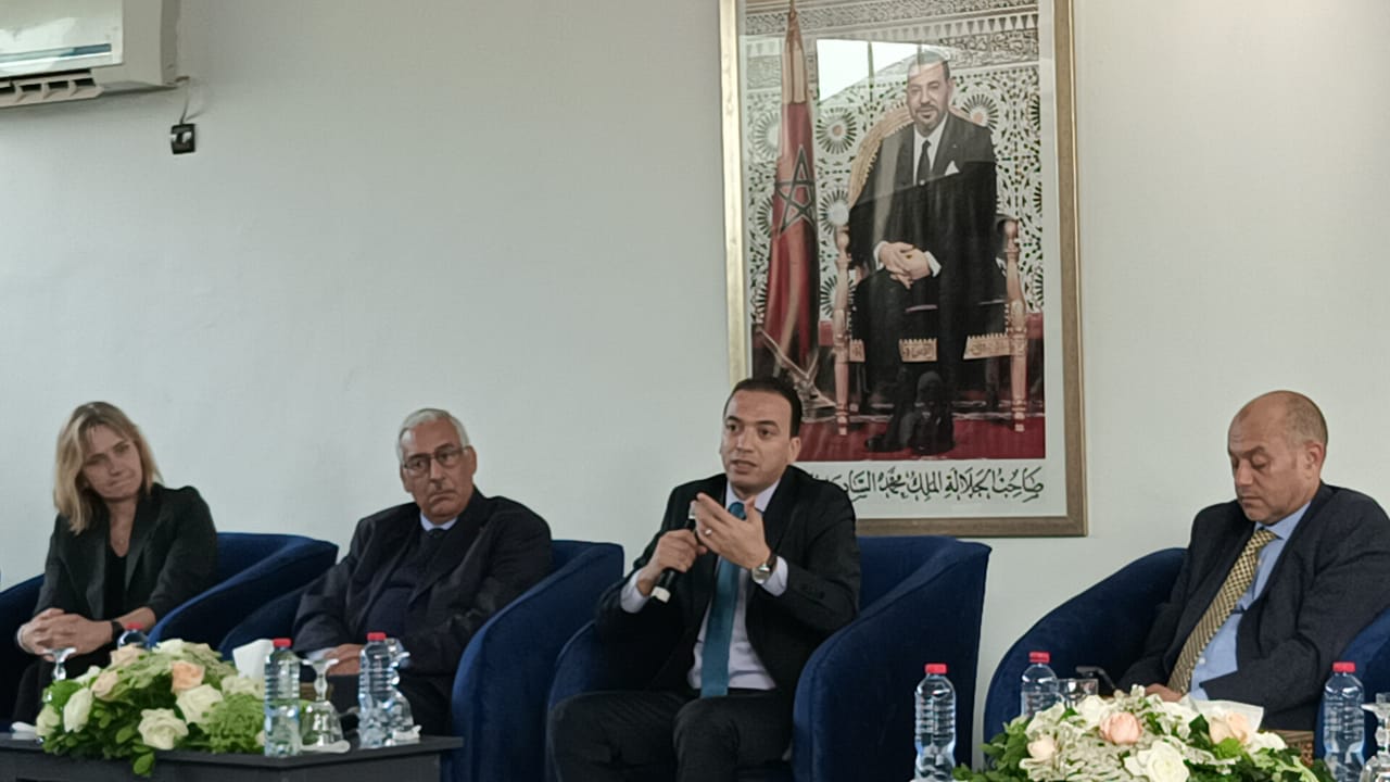 هو الأول من نوعه بالمغرب....كاتب الدولة في الصناعة التقليدية يفتتح أول قطب في صناعة الزجاج بالمعهد المتخصص في فنون الصناعة التقليدية بمكناس هو الأول من نوعه بالمغرب....كاتب الدولة في الصناعة التقليدية يفتتح أول قطب في صناعة الزجاج بالمعهد المتخصص في فنون الصناعة التقليدية بمكناس