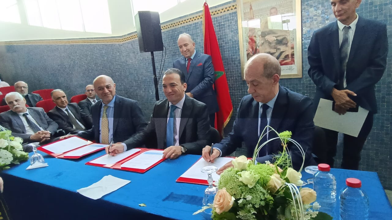 هو الأول من نوعه بالمغرب....كاتب الدولة في الصناعة التقليدية يفتتح أول قطب في صناعة الزجاج بالمعهد المتخصص في فنون الصناعة التقليدية بمكناس هو الأول من نوعه بالمغرب....كاتب الدولة في الصناعة التقليدية يفتتح أول قطب في صناعة الزجاج بالمعهد المتخصص في فنون الصناعة التقليدية بمكناس