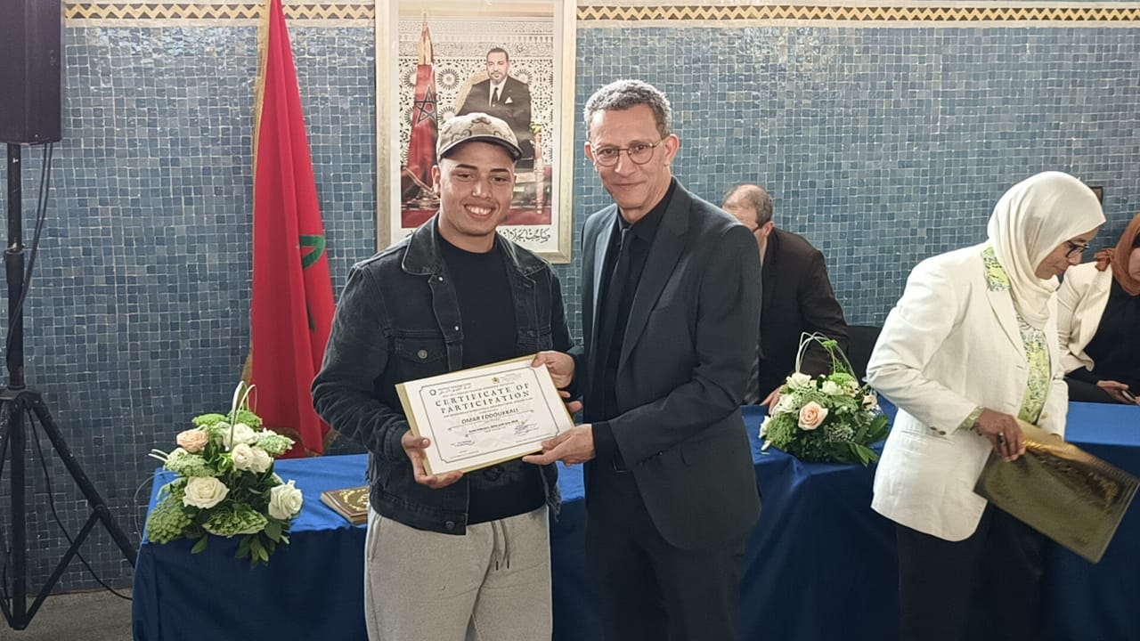 هو الأول من نوعه بالمغرب....كاتب الدولة في الصناعة التقليدية يفتتح أول قطب في صناعة الزجاج بالمعهد المتخصص في فنون الصناعة التقليدية بمكناس هو الأول من نوعه بالمغرب....كاتب الدولة في الصناعة التقليدية يفتتح أول قطب في صناعة الزجاج بالمعهد المتخصص في فنون الصناعة التقليدية بمكناس