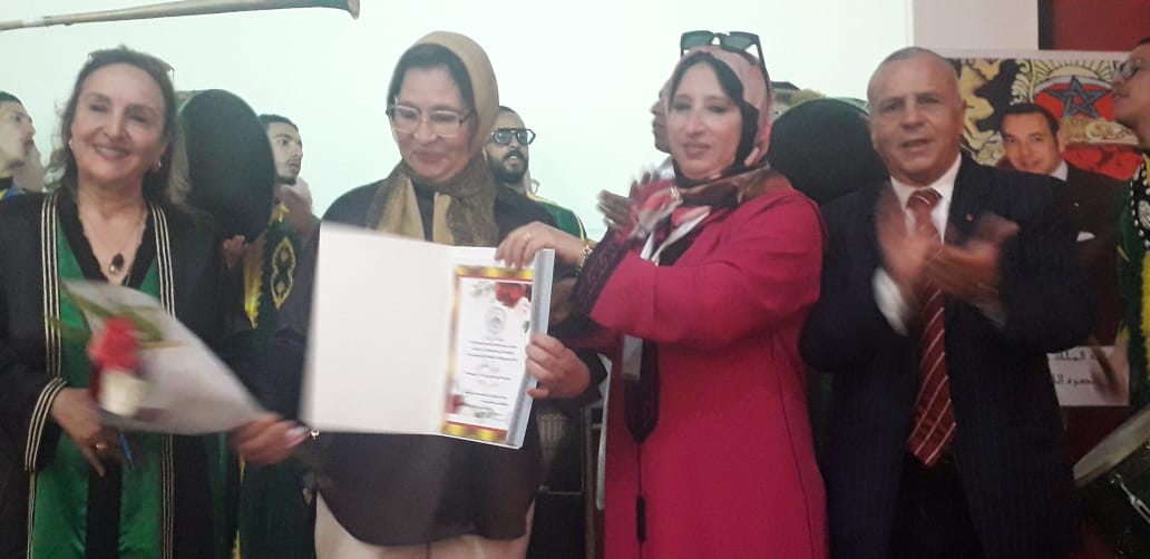 مكناس الفيدرالية الإقليمية لجمعيات الآباء والامهات وأولياء الامور بمكناس تحتفي بنساءها وتكرم اطرها ووجوه اعلامية بمناسبة عيد الام والمرأة بمركز النسيج الجمعوي حمرية. مكناس الفيدرالية الإقليمية لجمعيات الآباء والامهات وأولياء الامور بمكناس تحتفي بنساءها وتكرم اطرها ووجوه اعلامية بمناسبة عيد الام والمرأة بمركز النسيج الجمعوي حمرية.