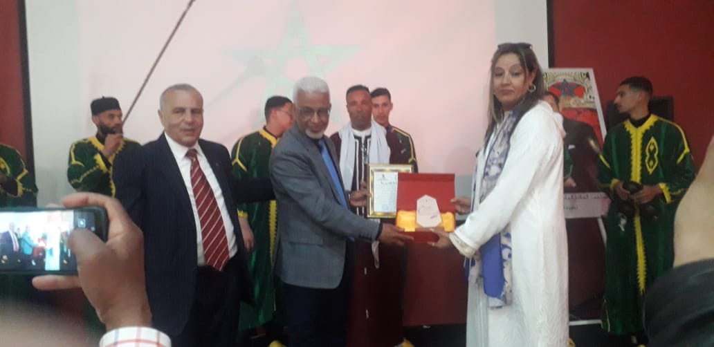 مكناس الفيدرالية الإقليمية لجمعيات الآباء والامهات وأولياء الامور بمكناس تحتفي بنساءها وتكرم اطرها ووجوه اعلامية بمناسبة عيد الام والمرأة بمركز النسيج الجمعوي حمرية. مكناس الفيدرالية الإقليمية لجمعيات الآباء والامهات وأولياء الامور بمكناس تحتفي بنساءها وتكرم اطرها ووجوه اعلامية بمناسبة عيد الام والمرأة بمركز النسيج الجمعوي حمرية.