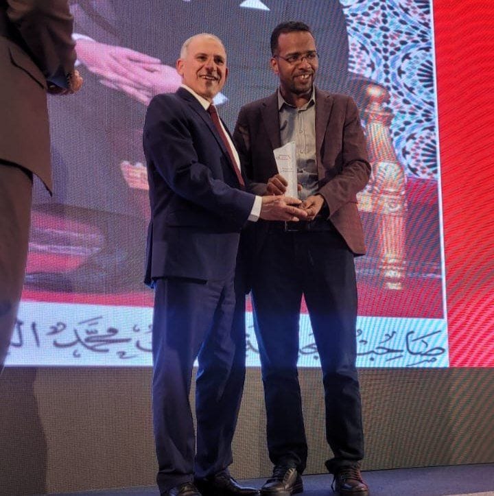 سالم عبد الفتاح يتوج بجائزة الصحافة للصحراء عن فئة الترافع الإعلامي سالم عبد الفتاح يتوج بجائزة الصحافة للصحراء عن فئة الترافع الإعلامي