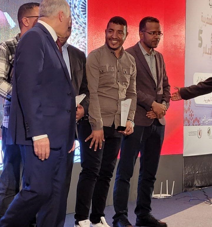 سالم عبد الفتاح يتوج بجائزة الصحافة للصحراء عن فئة الترافع الإعلامي سالم عبد الفتاح يتوج بجائزة الصحافة للصحراء عن فئة الترافع الإعلامي