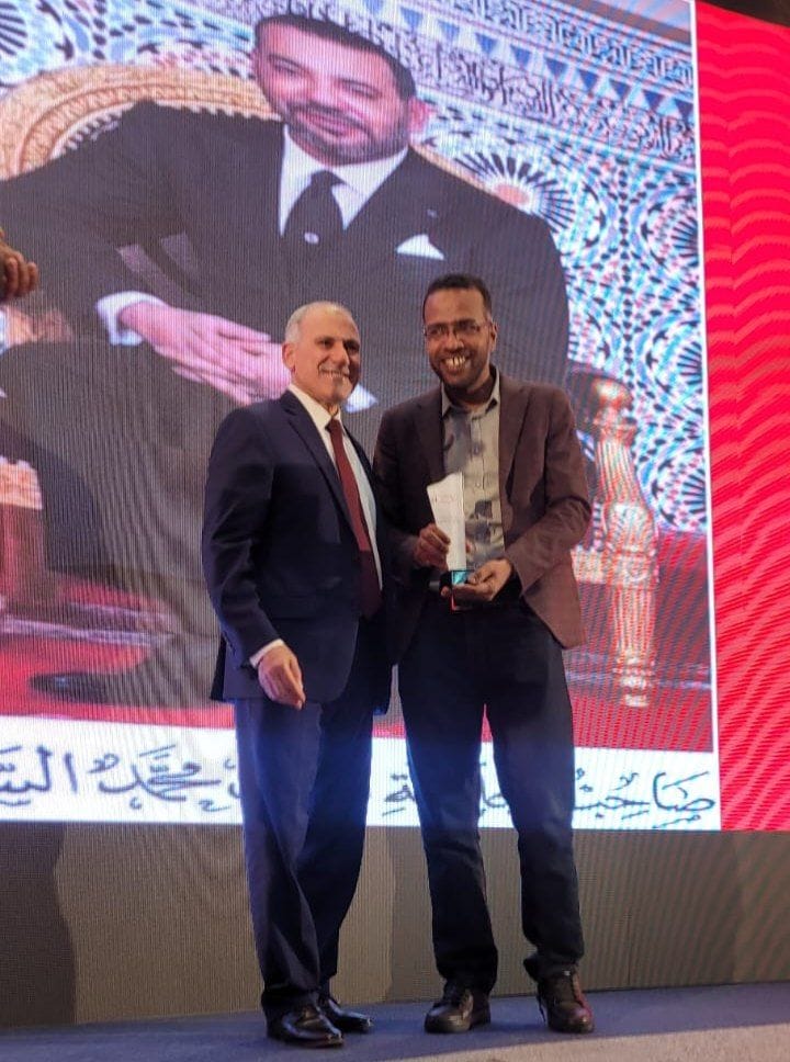 سالم عبد الفتاح يتوج بجائزة الصحافة للصحراء عن فئة الترافع الإعلامي سالم عبد الفتاح يتوج بجائزة الصحافة للصحراء عن فئة الترافع الإعلامي