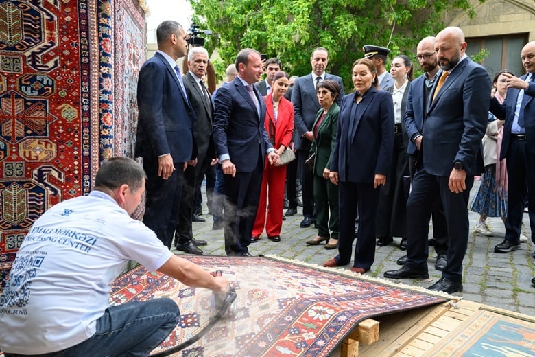 صاحبة السمو الملكي الأميرة للا حسناء تزور بباكو المهرجان الدولي للسجاد بأذربيجان صاحبة السمو الملكي الأميرة للا حسناء تزور بباكو المهرجان الدولي للسجاد بأذربيجان