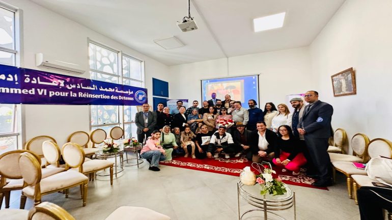 على هامش النسخة 14 لمهرجان مكناس للدراما التلفزية مركز المصاحبة بمكناس يحتضن لقاء تواصليًا مع فنانين لدعم إعادة إدماج النزلاء مركز المصاحبة بمكناس يحتضن لقاء تواصليًا مع فنانين لدعم إعادة إدماج النزلاء