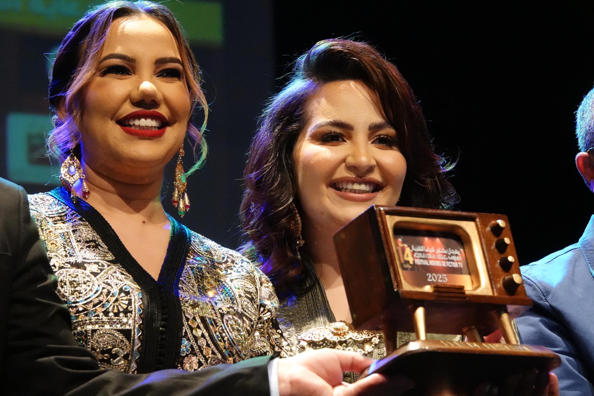 في نسخة ناجحة إسدال الستار على الدورة 14 من مهرجان مكناس للدراما والتلفزيون: تألق درامي وتكريم للإبداع المغربي تتويجات واعترافات بابداع فني واعد في نسخة ناجحة إسدال الستار على الدورة 14 من مهرجان مكناس للدراما والتلفزيون: تألق درامي وتكريم للإبداع المغربي تتويجات واعترافات بابداع فني واعد