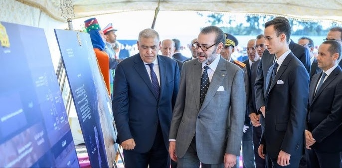 جلالة الملك يعطي انطلاقة إحداث منصة المخزون والاحتياطات الأولية لجهة الرباط- سلا- القنيطرة، تجسيد للنموذج المغربي في الصمود في مواجهة الكوارث جلالة الملك يعطي انطلاقة إحداث منصة المخزون والاحتياطات الأولية لجهة الرباط- سلا- القنيطرة، تجسيد للنموذج المغربي في الصمود في مواجهة الكوارث