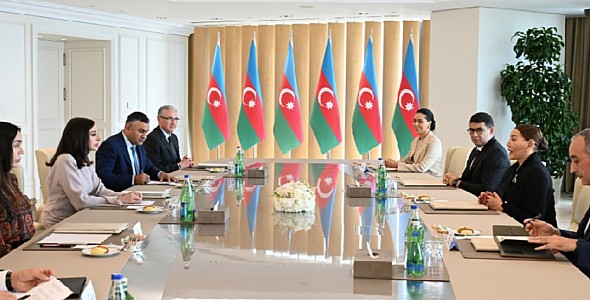 صاحبة السمو الملكي الأميرة للا حسناء تلتقي بباكو فخامة السيدة مهريبان علييفا السيدة الأولى لجمهورية أذربيجان ورئيسة مؤسسة حيدر علييف