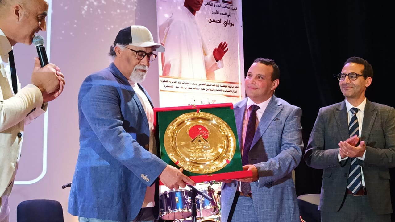 الرابطة الوطنية لمقاولات النقل الطرقي بالمغرب تحتفل بذكرى ميلاد ولي العهد وتكرم وجوهًا فنية وإعلامية