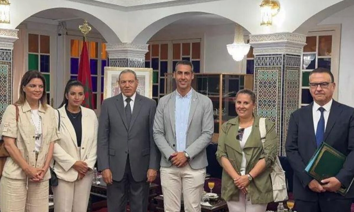 المغرب/إسبانيا: مدينتا العيون و لا أوليفا تعززان تعاونهما
