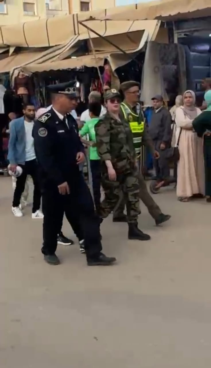 مريم المغاري قائدة الملحقة الإدارية السابعة بمكناس تقود حملة لتحرير الملك العام العمومي بسوق مبروكة بمكناس مريم المغاري قائدة الملحقة الإدارية السابعة بمكناس تقود حملة لتحرير الملك العام العمومي بسوق مبروكة بمكناس