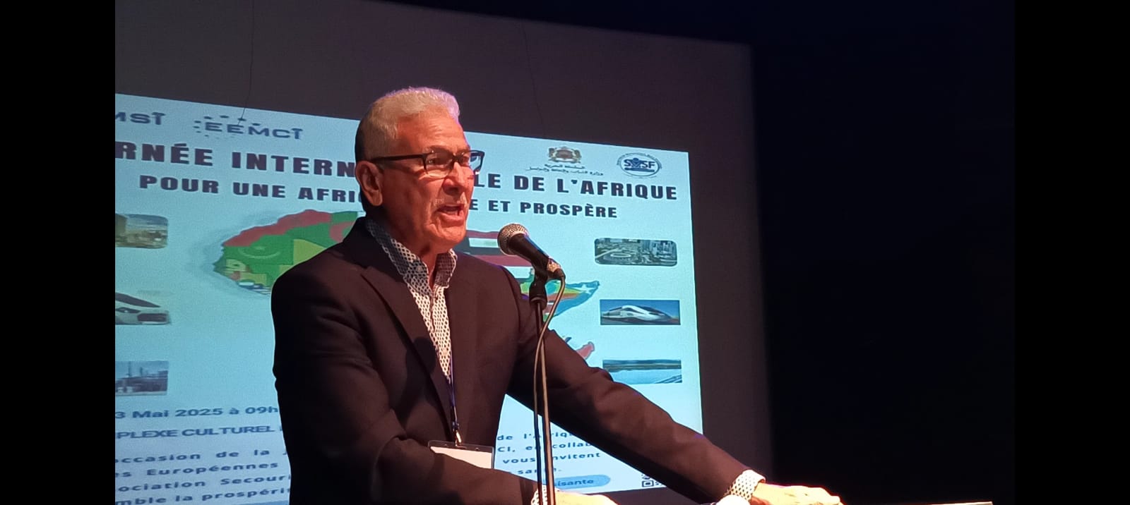 عامل إقليم الحسيمة يتفقد مشاريع تهيئة حضرية استراتيجية بالمدينة عامل إقليم الحسيمة يتفقد مشاريع تهيئة حضرية استراتيجية بالمدينة