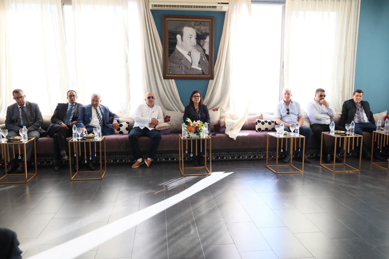 السيدة زكية الدريوش تلتقي بمهنيي الصيد البحري بالحسيمة بحضور السيد رئيس غرفة الصيد البحري المتوسطية. السيدة زكية الدريوش تلتقي بمهنيي الصيد البحري بالحسيمة بحضور السيد رئيس غرفة الصيد البحري المتوسطية.