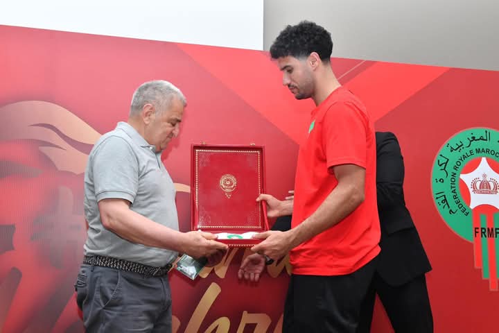 فاس .. الجامعة الملكية المغربية لكرة القدم تقيم حفل استقبال على شرف لاعبين دوليين سابقين فاس .. الجامعة الملكية المغربية لكرة القدم تقيم حفل استقبال على شرف لاعبين دوليين سابقين